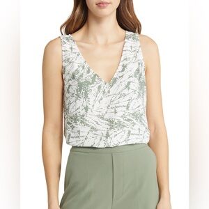 Nordstrom V-Neck Tank Green and White Dune Splatter S